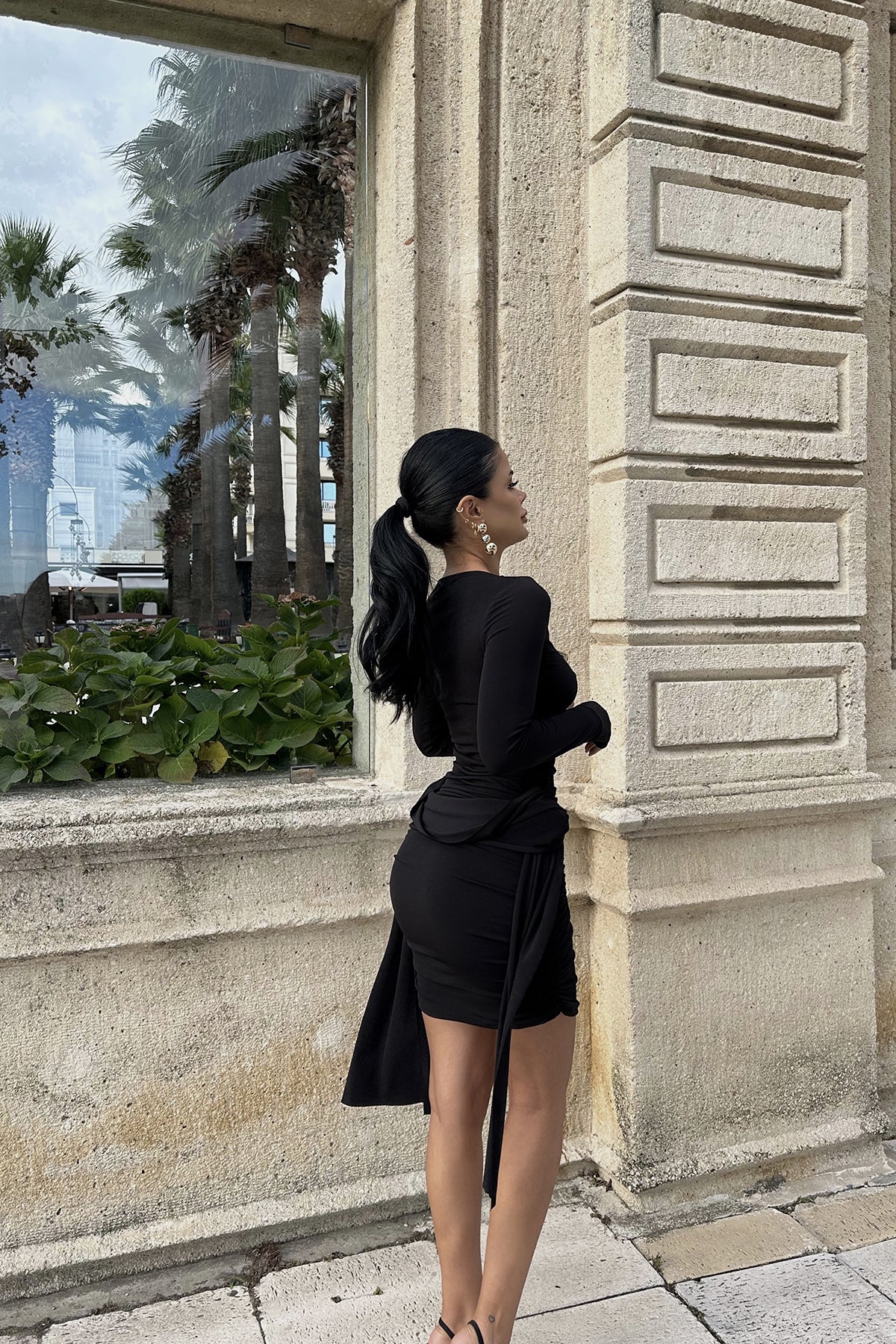 Sleeveless ruffled dress Black
